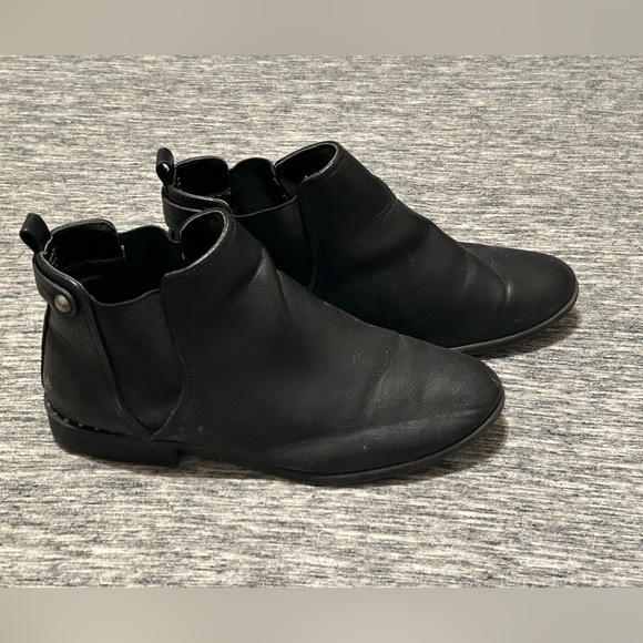 Black Ankle Boots from Call It Spring Size 8.5 - Picture 3 of 7
